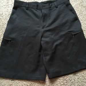 IZOD Men’s Golf SwingFlex Cargo Short, Black